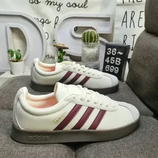 Adidas بيج بورجوندي منخفض جلدي الشكل الجزء العلوي أحذية رياضية نمط حياة
