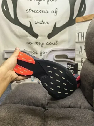 Adidas Chaussures Lifestyle Noir et Rouge à Trois Bandes 4