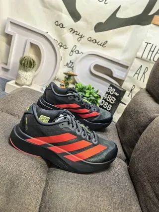 Adidas Chaussures Lifestyle Noir et Rouge à Trois Bandes 9