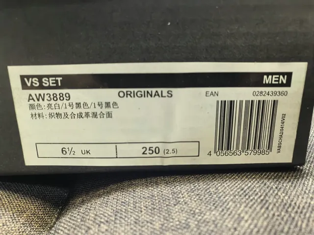 Adidas حذاء رياضي أسود وأبيض بثلاث خطوط أسلوب حياة 2