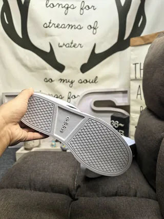 Adidas حذاء رياضي أسود وأبيض بثلاث خطوط أسلوب حياة 4