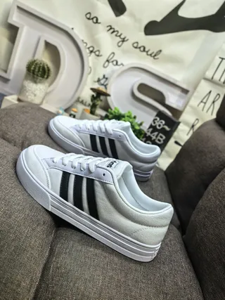 Adidas حذاء رياضي أسود وأبيض بثلاث خطوط أسلوب حياة 7