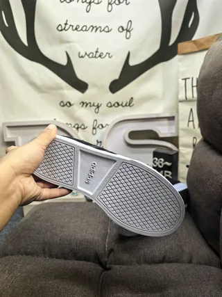 Adidas حذاء رياضي أسود وأبيض بثلاث خطوط أسلوب حياة 14
