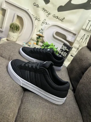 Adidas حذاء رياضي أسود وأبيض بثلاث خطوط أسلوب حياة 17