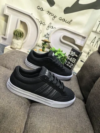 Adidas حذاء رياضي أسود وأبيض بثلاث خطوط أسلوب حياة 19