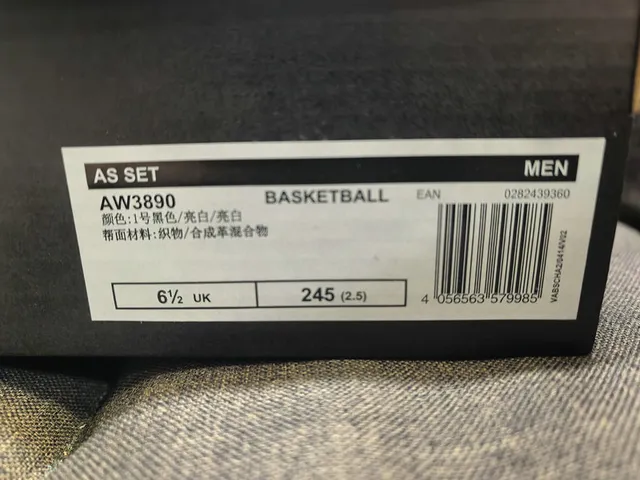 Adidas حذاء رياضي أسود وأبيض بثلاث خطوط أسلوب حياة 22