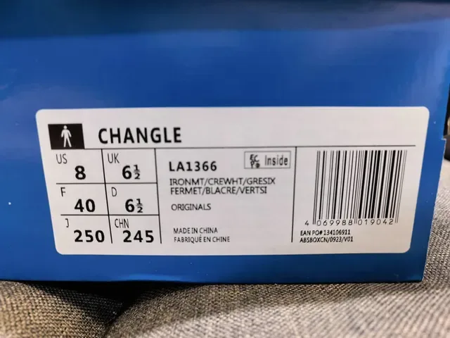 Adidas 黑色 米色 金属 皮革鞋面 穿孔脚趾框 生活方式运动鞋 2