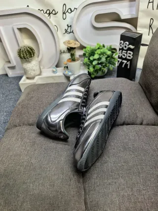 Adidas 黑色 米色 金属 皮革鞋面 穿孔脚趾框 生活方式运动鞋 6