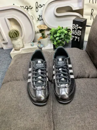 Adidas 黑色 米色 金属 皮革鞋面 穿孔脚趾框 生活方式运动鞋 10