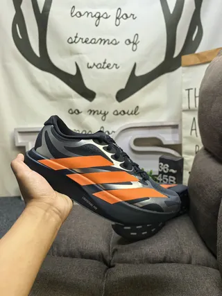 Adidas 黑色橙色 雕塑 Lightstrike Pro 缓震中底 镂空网面 跑鞋 5