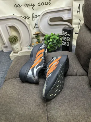 Adidas 黑色橙色 雕塑 Lightstrike Pro 缓震中底 镂空网面 跑鞋 6