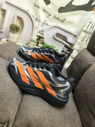 Adidas 黑色橙色 雕塑 Lightstrike Pro 缓震中底 镂空网面 跑鞋 7