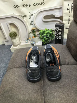 Adidas 黑色橙色 雕塑 Lightstrike Pro 缓震中底 镂空网面 跑鞋 8