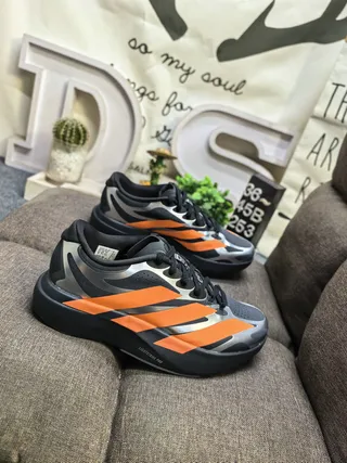 Adidas 黑色橙色 雕塑 Lightstrike Pro 缓震中底 镂空网面 跑鞋 9