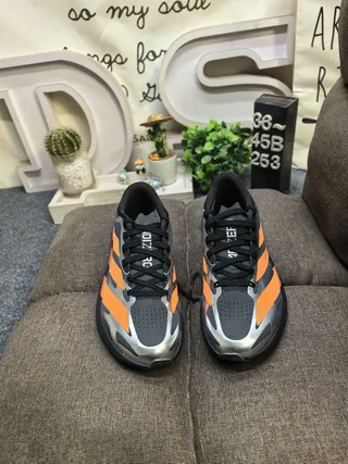 Adidas 黑色橙色 雕塑 Lightstrike Pro 缓震中底 镂空网面 跑鞋 10