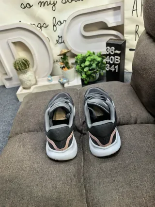 Adidas Zapatillas Lifestyle Negro Plata Malla Tricô Superior Tres Rayas Laterales Marca 8