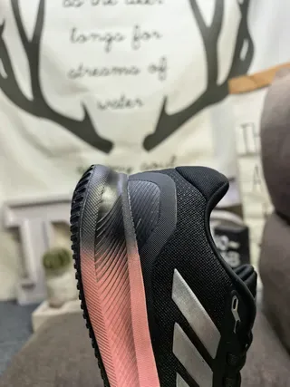 Adidas Zapatillas Lifestyle Negro Plata Malla Tricô Superior Tres Rayas Laterales Marca 23