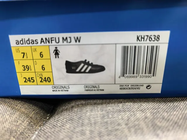 Adidas Black White Low-Top Lace-Up Lifestyle Sneakers 22
