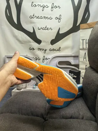 Adidas Tênis Running Azul Laranja com upper de malha engenheirada e overlay de três listras metálicas 4