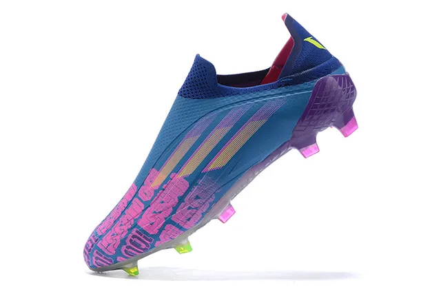Adidas Chaussures de football bleu violet à la cheville basse, emboîtement chaussette, motif dégradé à trois bandes sur terrain ferme 6