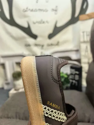 Adidas 棕褐米色 无鞋带 橡胶底 玛丽珍鞋 3
