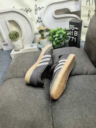 Adidas 棕褐米色 无鞋带 橡胶底 玛丽珍鞋 6