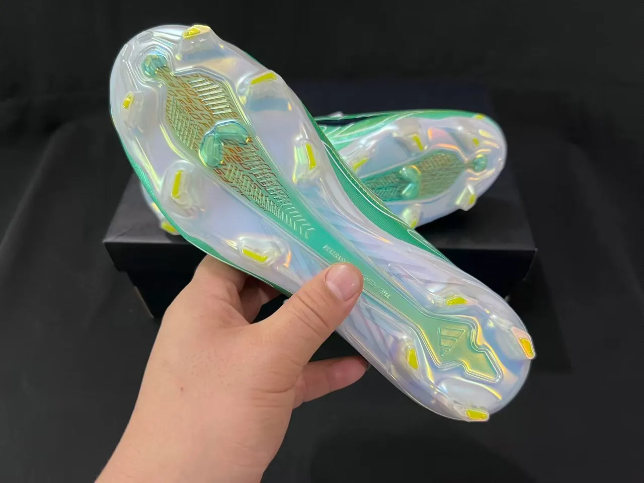 Adidas F50 हरी नीली सॉक-फिट कॉलर इरिडेसेंट Three Stripes Firm-Ground फुटबॉल जूते 2