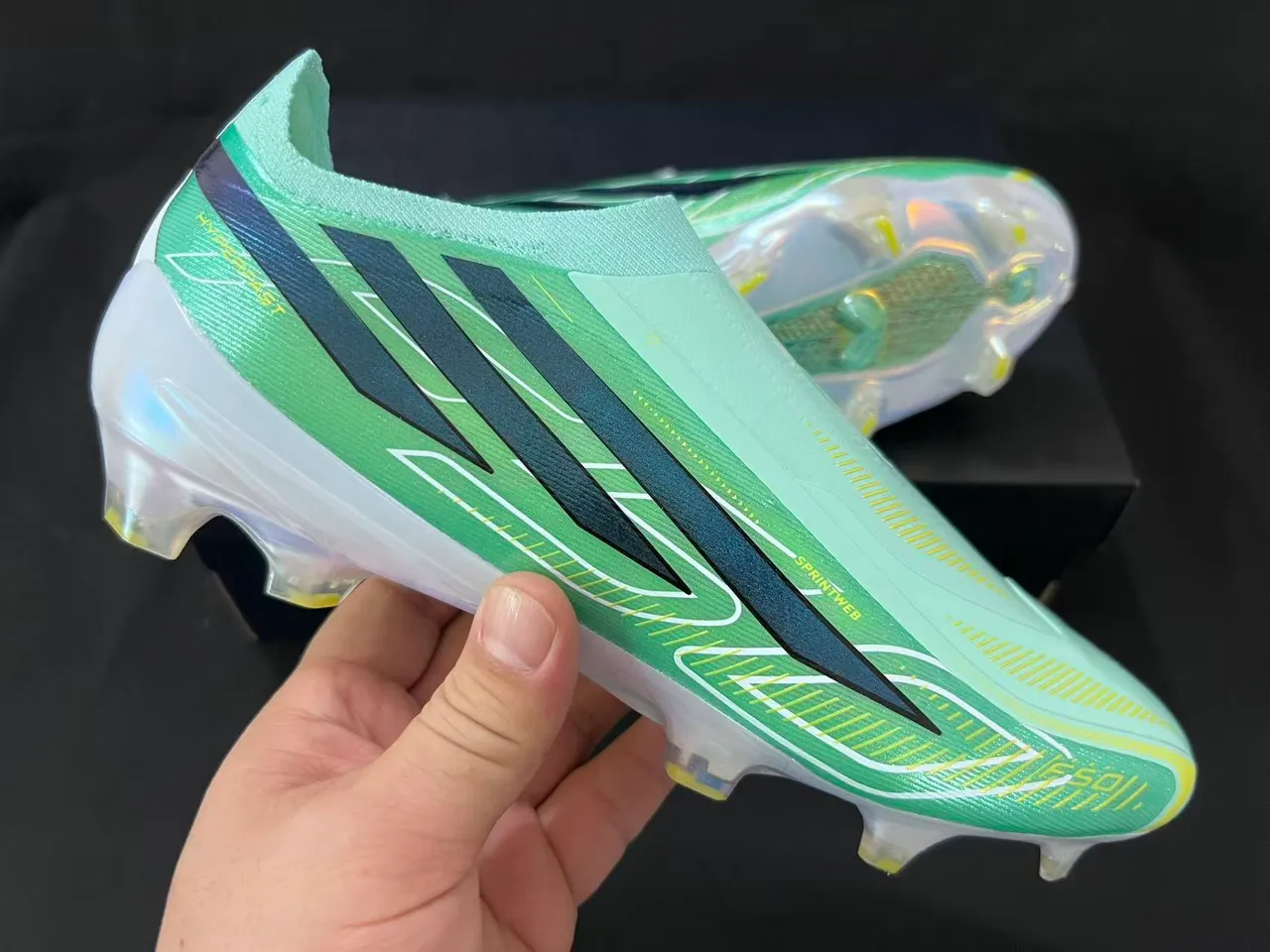 Adidas F50 हरी नीली सॉक-फिट कॉलर इरिडेसेंट Three Stripes Firm-Ground फुटबॉल जूते 6