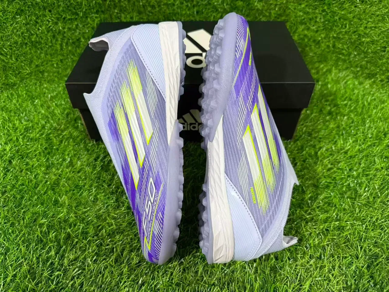 Adidas F50 Sparkfusion Light Gray Purple Neon Lime أحذية كرة القدم للعشب الاصطناعي 3