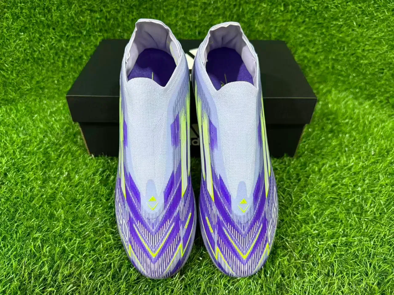 Adidas F50 Sparkfusion Light Gray Purple Neon Lime أحذية كرة القدم للعشب الاصطناعي 5