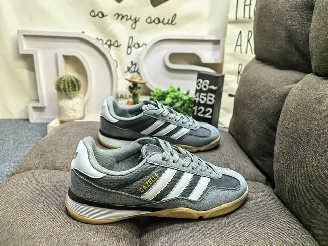 Adidas Gazelle 黑色 灰色 Gum 生活方式运动鞋 21