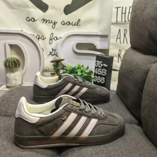 Adidas Gazelle حذاء رياضي بني وبيج أسلوب حياة
