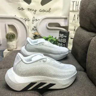 Adidas Hyperboost sneakers lifestyle blanc et noir