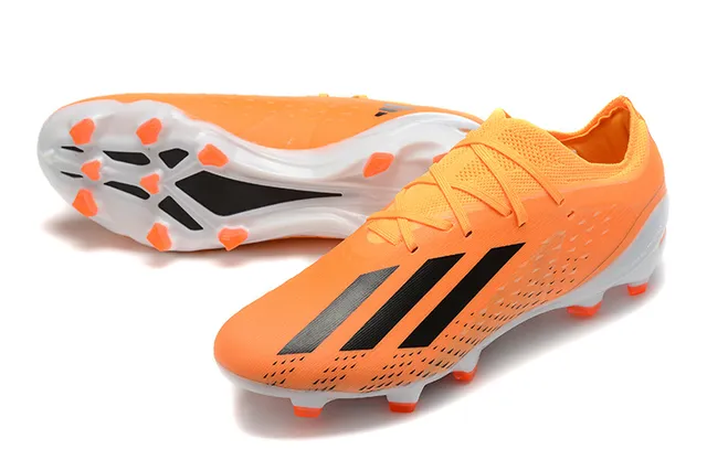 Adidas Chaussures de football basses en orange noir avec upper synthétique, lacets asymétriques pour terrain ferme 7