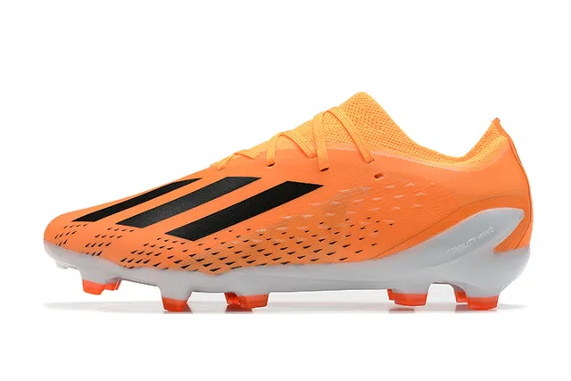 Adidas Chaussures de football basses en orange noir avec upper synthétique, lacets asymétriques pour terrain ferme 10