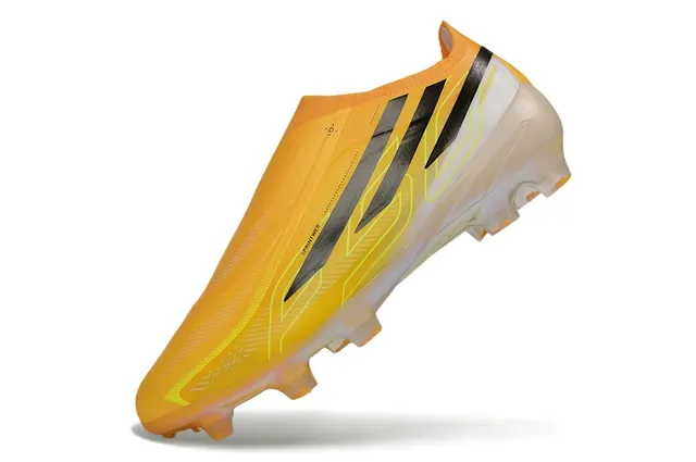Adidas 橙黑 袜套领 模压钉 碎石场 足球鞋 3