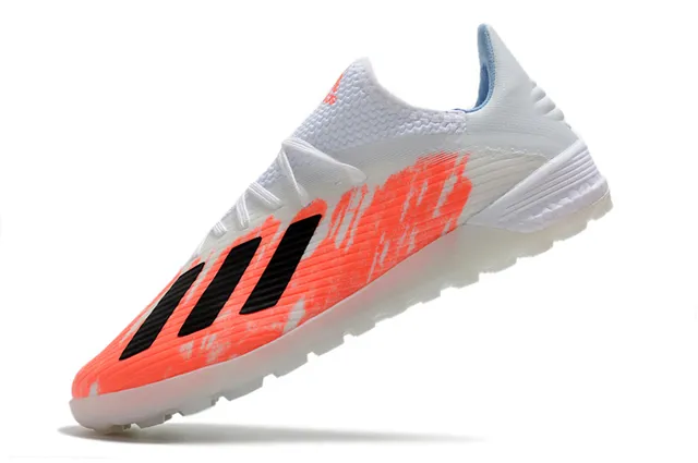 Adidas Sapatos de futebol com upper de malha rosa e branco textura ribeteada para gramado artificial 3