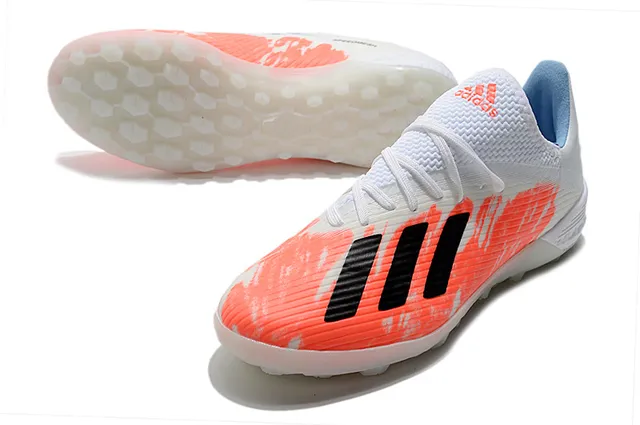 Adidas Sapatos de futebol com upper de malha rosa e branco textura ribeteada para gramado artificial 4