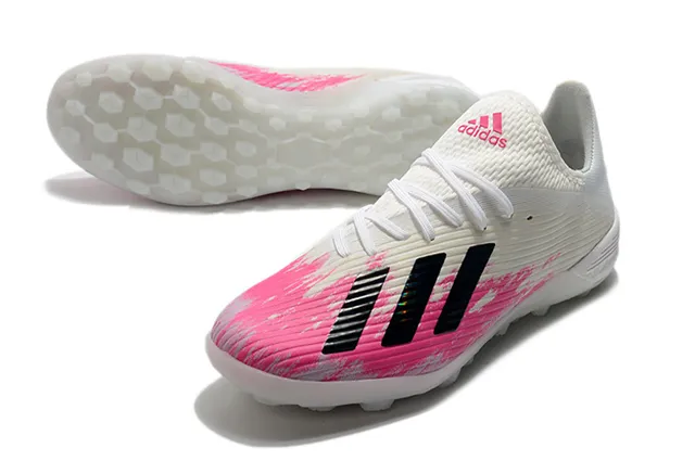 Adidas Sapatos de futebol com upper de malha rosa e branco textura ribeteada para gramado artificial 18