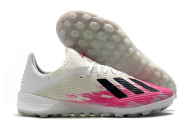 Adidas Sapatos de futebol com upper de malha rosa e branco textura ribeteada para gramado artificial 20