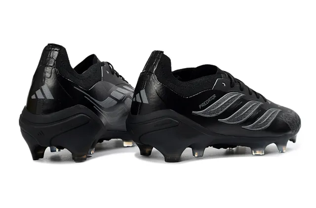 Adidas Predator কালো স্বচ্ছ সিন্থেটিক উপরের স্বচ্ছ নীল টিন্টের স্টাডস দৃঢ় মাটির ফুটবল জুতা 6