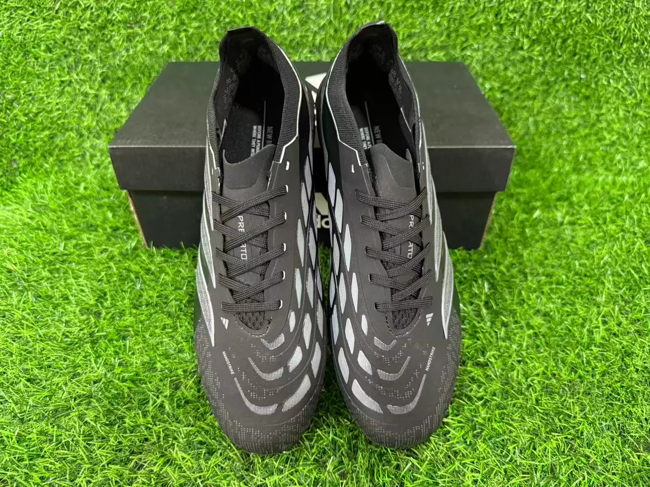 Adidas Predator কালো স্বচ্ছ সিন্থেটিক উপরের স্বচ্ছ নীল টিন্টের স্টাডস দৃঢ় মাটির ফুটবল জুতা 11