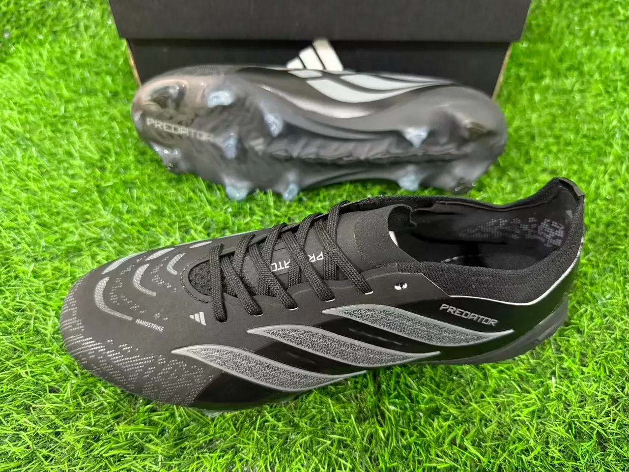 Adidas Predator কালো স্বচ্ছ সিন্থেটিক উপরের স্বচ্ছ নীল টিন্টের স্টাডস দৃঢ় মাটির ফুটবল জুতা 12