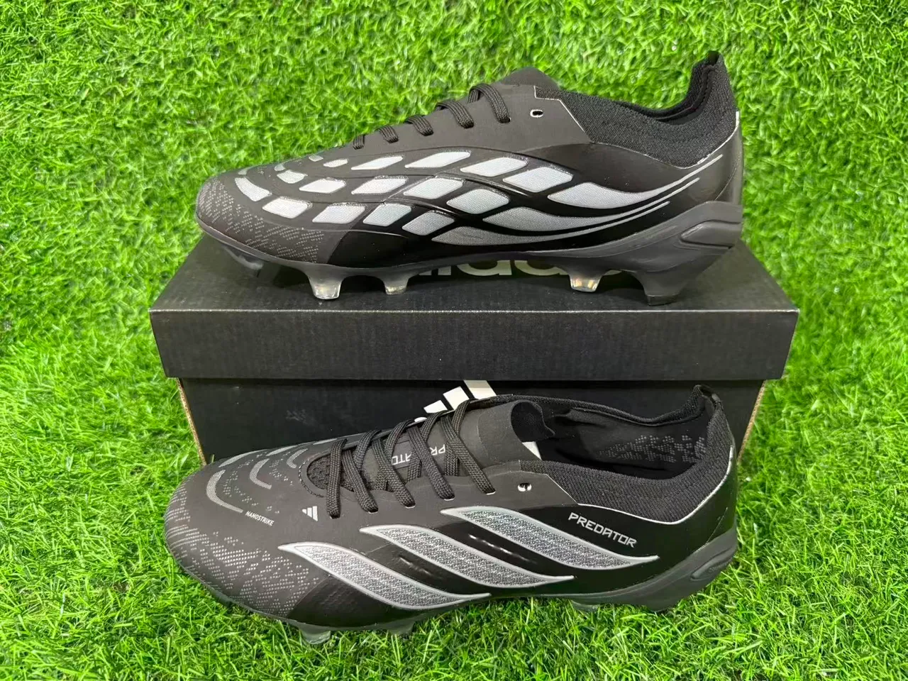 Adidas Predator কালো স্বচ্ছ সিন্থেটিক উপরের স্বচ্ছ নীল টিন্টের স্টাডস দৃঢ় মাটির ফুটবল জুতা 13