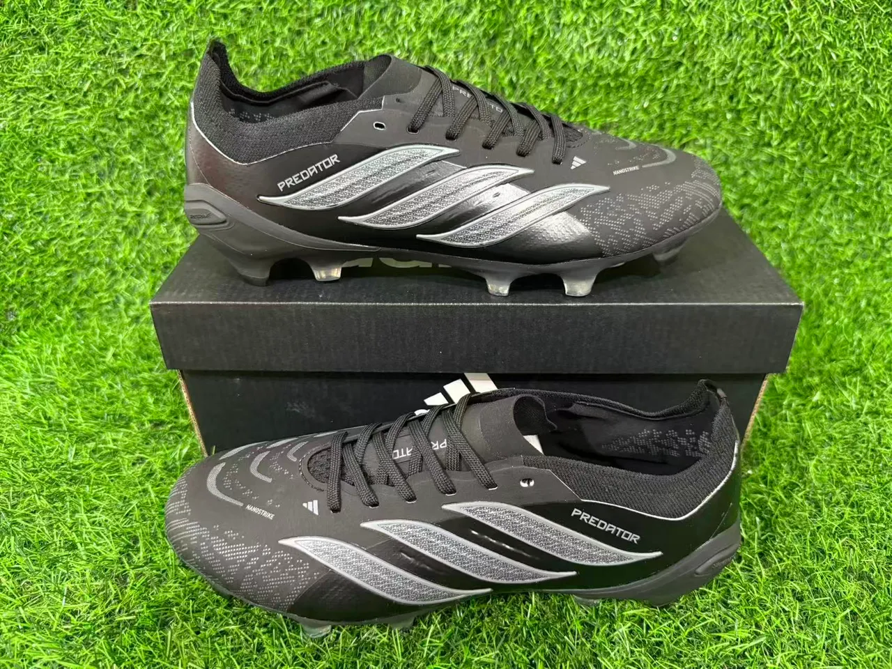 Adidas Predator কালো স্বচ্ছ সিন্থেটিক উপরের স্বচ্ছ নীল টিন্টের স্টাডস দৃঢ় মাটির ফুটবল জুতা 14