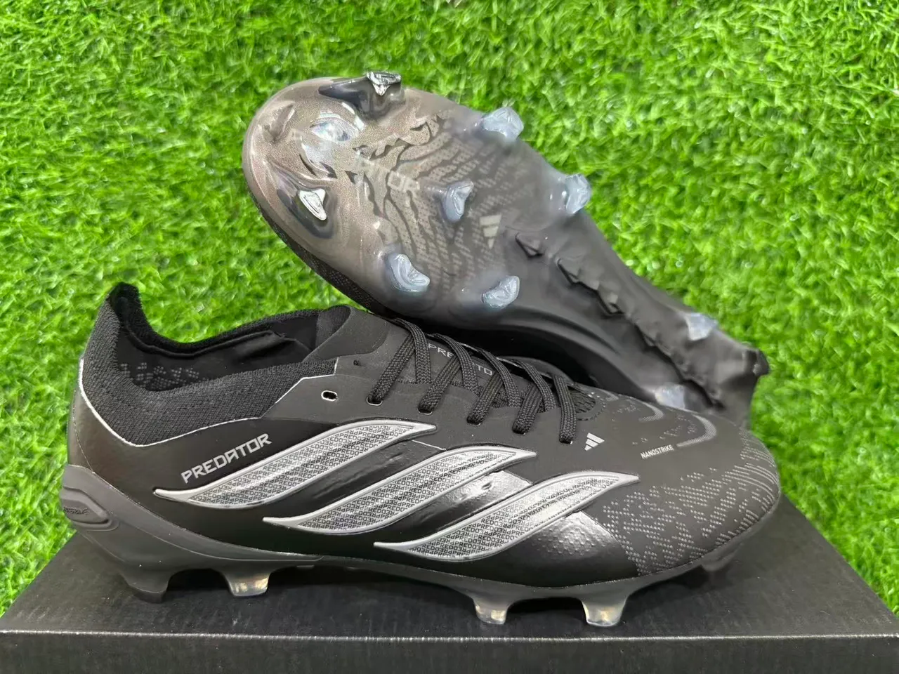 Adidas Predator কালো স্বচ্ছ সিন্থেটিক উপরের স্বচ্ছ নীল টিন্টের স্টাডস দৃঢ় মাটির ফুটবল জুতা 15
