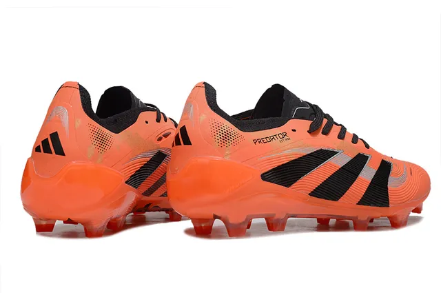 Adidas Predator Chaussures de football orange noir à coupe basse avec empeigne synthétique, trois bandes sur terrain ferme 5
