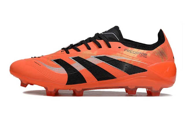Adidas Predator Chaussures de football orange noir à coupe basse avec empeigne synthétique, trois bandes sur terrain ferme 7