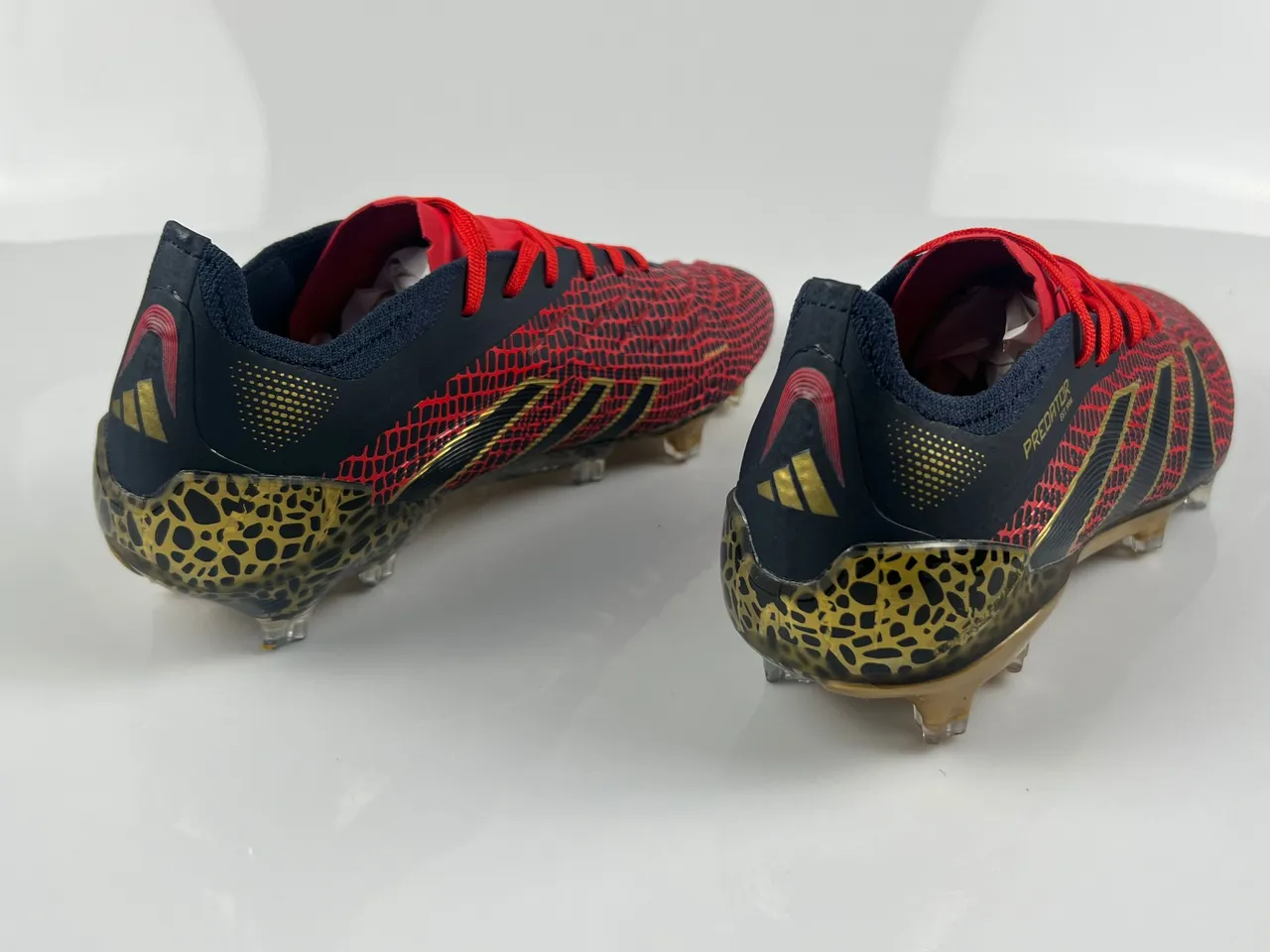 Adidas Predator Vermelho Dourado Escama de Cobra Texturizada Superior Três Listras Firm-Ground Sapatos de Futebol 3