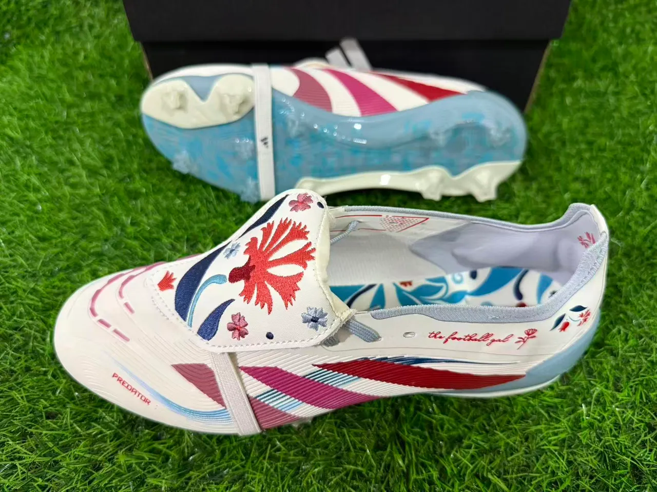 Adidas Predator Blanc Rouge Fermeture à brides sur lacets Texture côtelée à l'avant-pied Chaussures de football pour terrain ferme 9